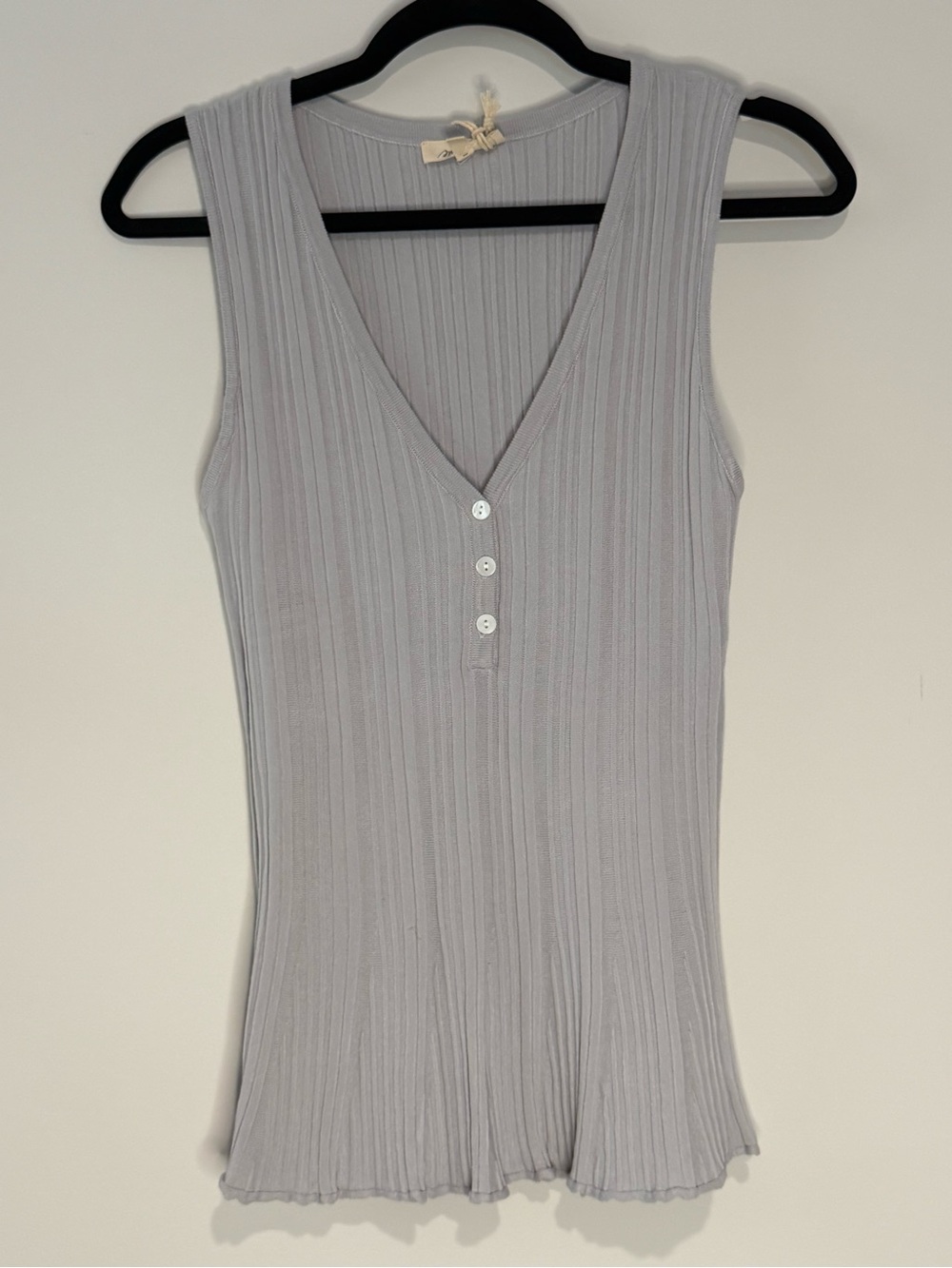 NWT (M) Sleeveless V-Neck Ribbed Tank Top — Light Gray